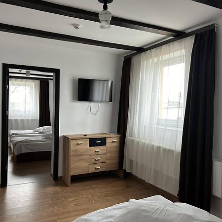 Hotel Intim Rădăuţi エクステリア 写真