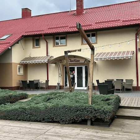 Hotel Intim Rădăuţi エクステリア 写真
