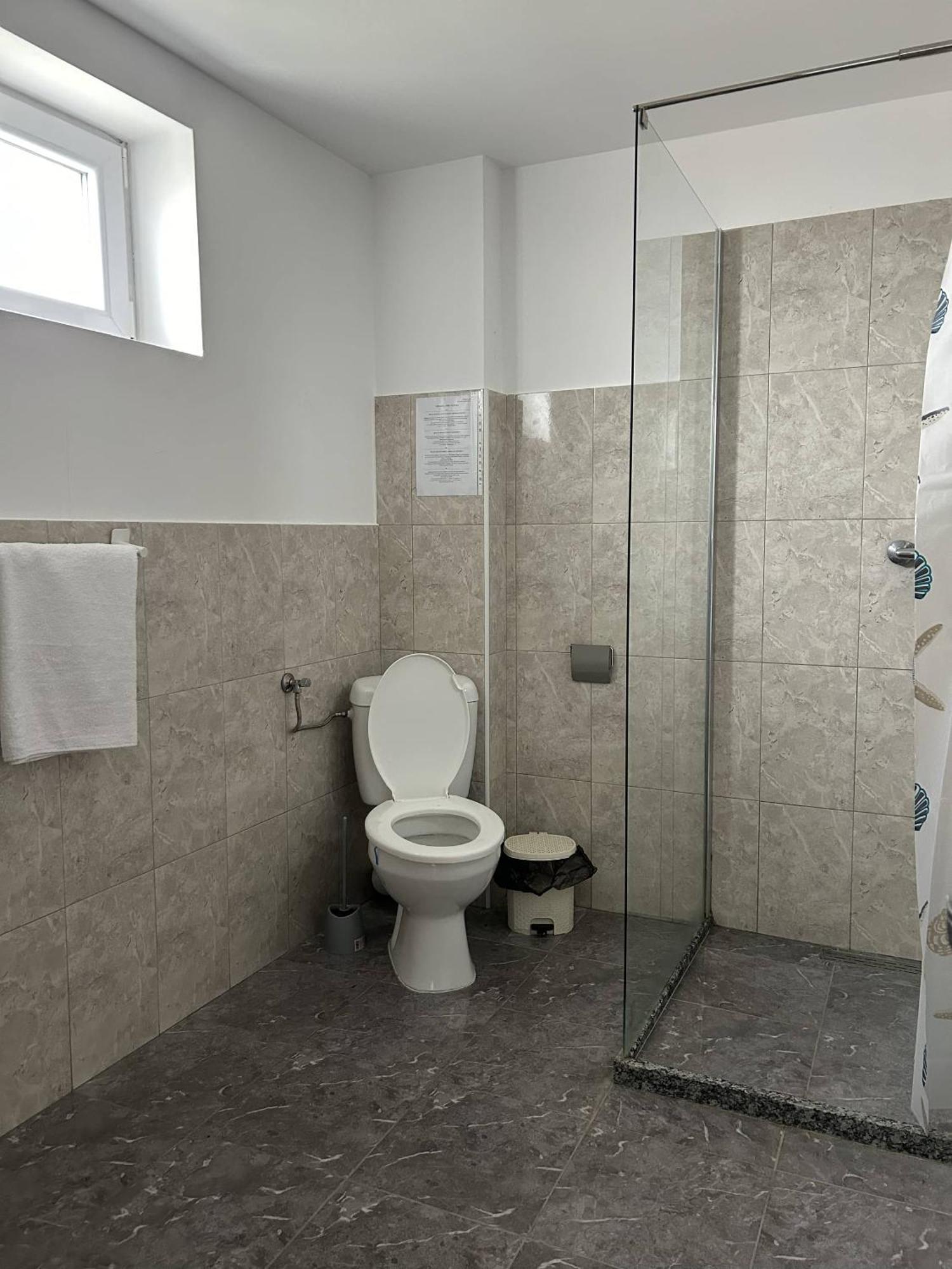 Hotel Intim Rădăuţi エクステリア 写真