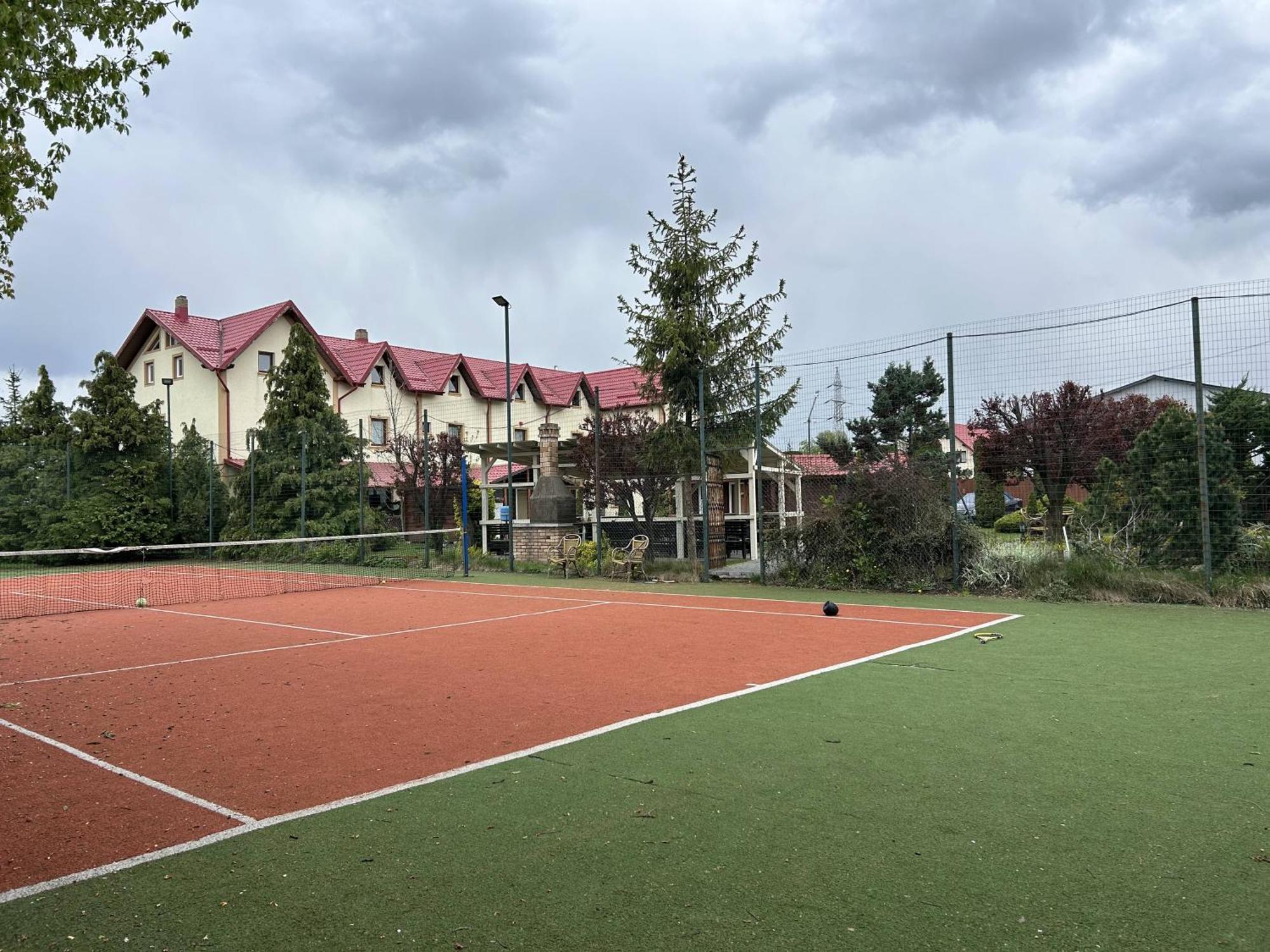 Hotel Intim Rădăuţi エクステリア 写真