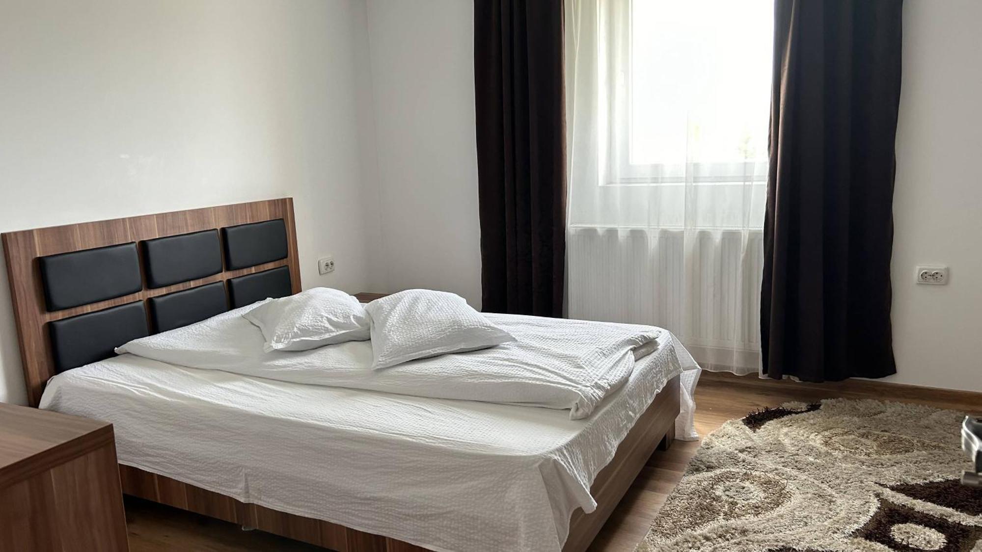 Hotel Intim Rădăuţi エクステリア 写真