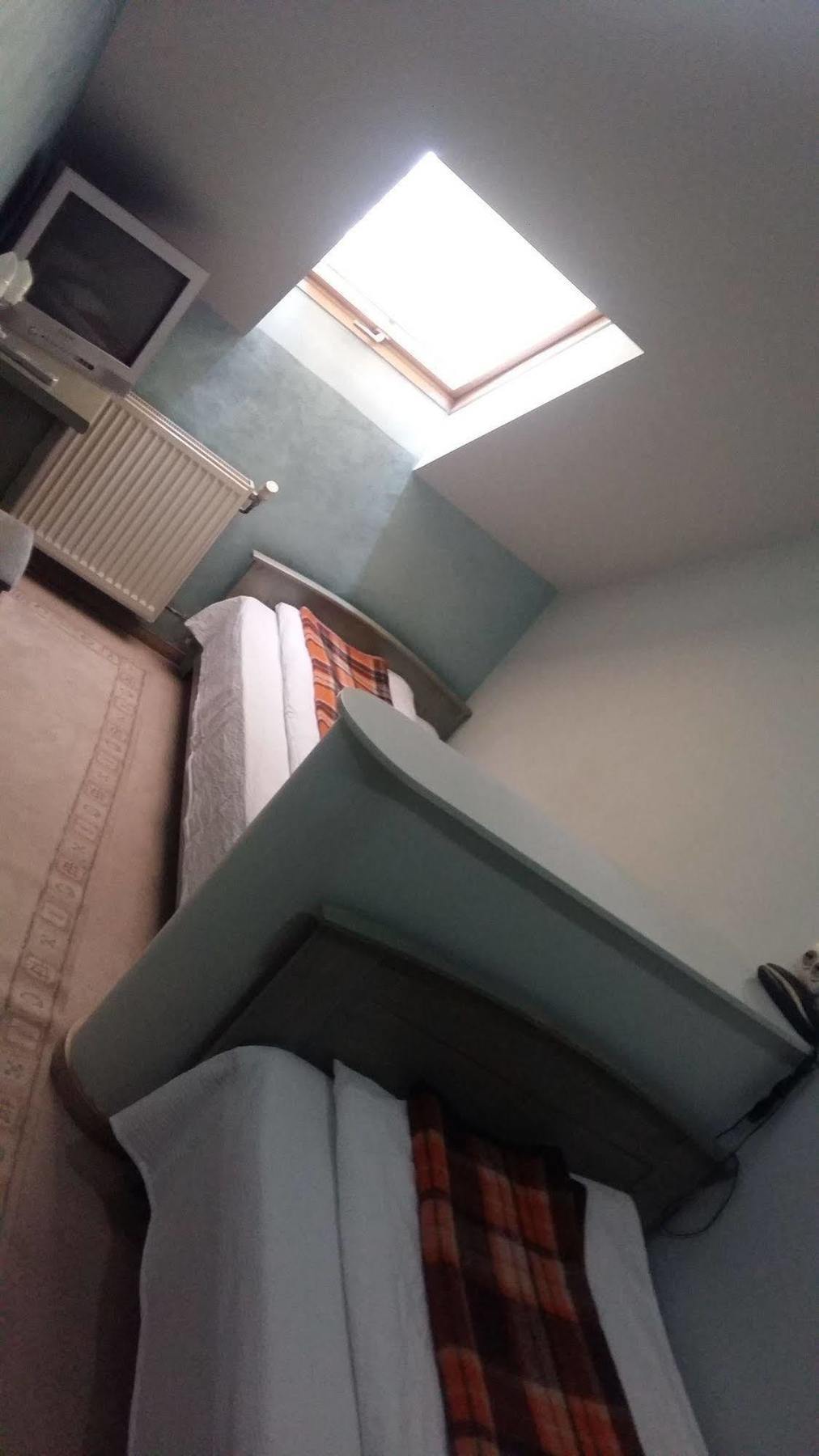 Hotel Intim Rădăuţi エクステリア 写真