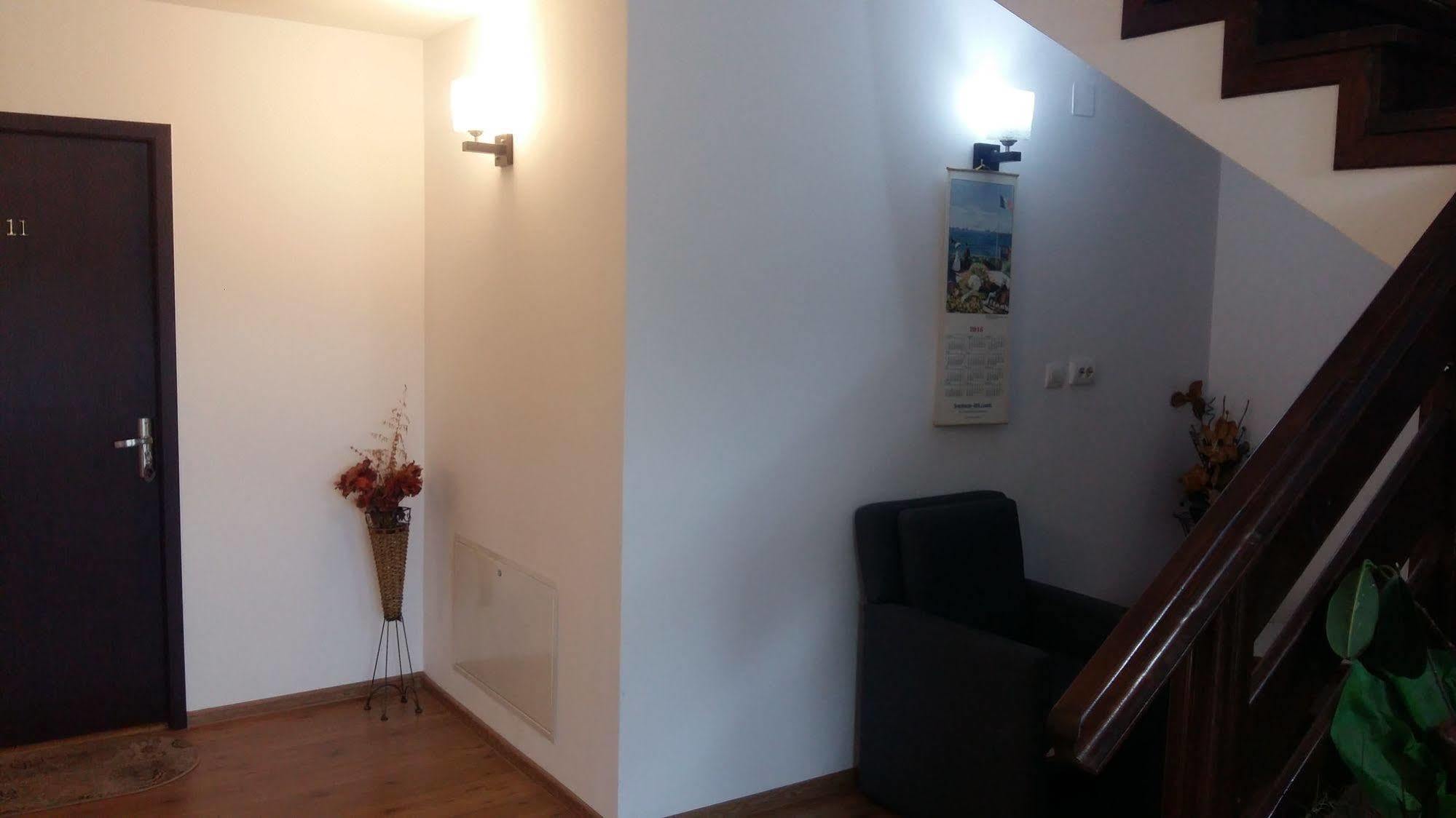Hotel Intim Rădăuţi エクステリア 写真