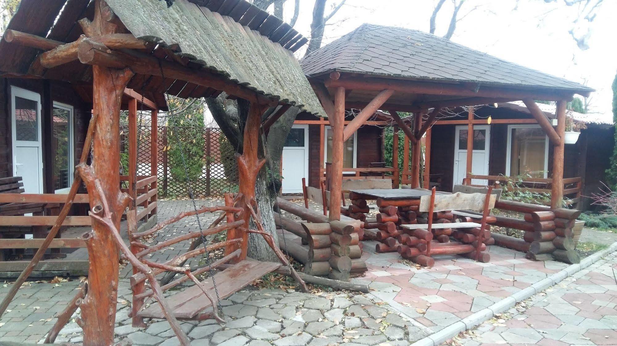 Hotel Intim Rădăuţi エクステリア 写真